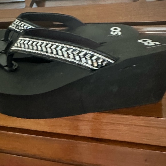 SO Foam Flip Flops - Size 10 - Picture 6 of 6